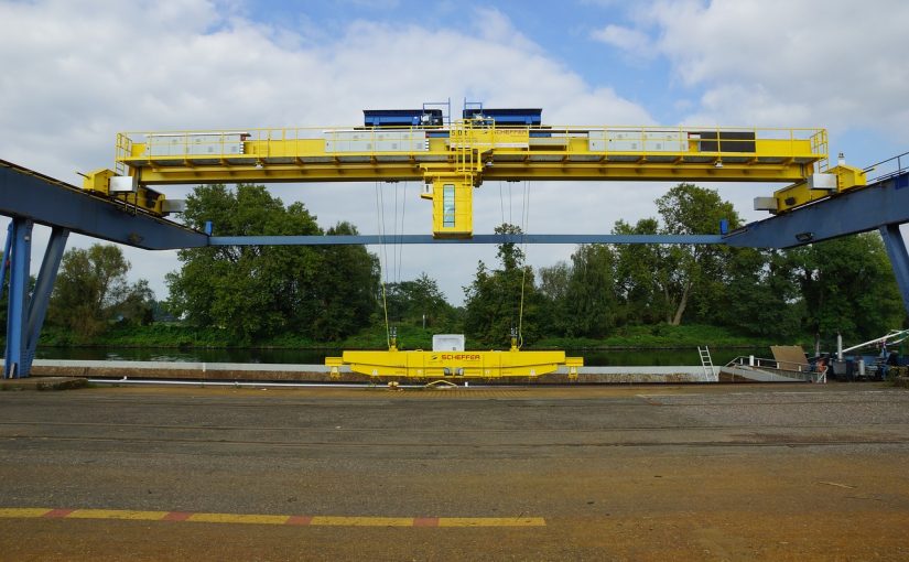 Fabryki parają się wytwarzaniem maszyn dysponują w ofercie standardowe modele